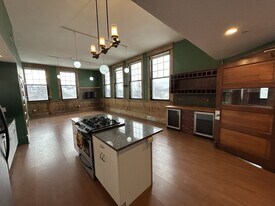 28 Adams St in Worcester, MA - Building Photo