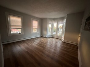 30 Hawthorne St in Providence, RI - Foto de edificio - Building Photo