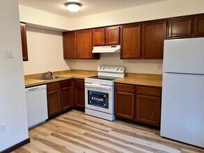 61 Aspetuck Vlg in New Milford, CT - Building Photo - Building Photo