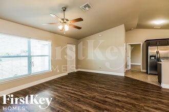 703 SW 13th Terrace in Cape Coral, FL - Foto de edificio - Building Photo