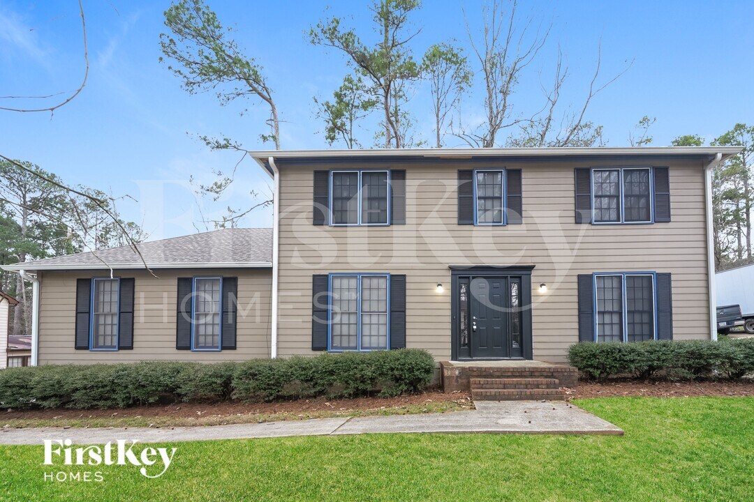 1433 St Dunstans Rd in Lithonia, GA - Foto de edificio