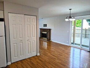 1003 Manchester Ct in South Elgin, IL - Foto de edificio - Building Photo