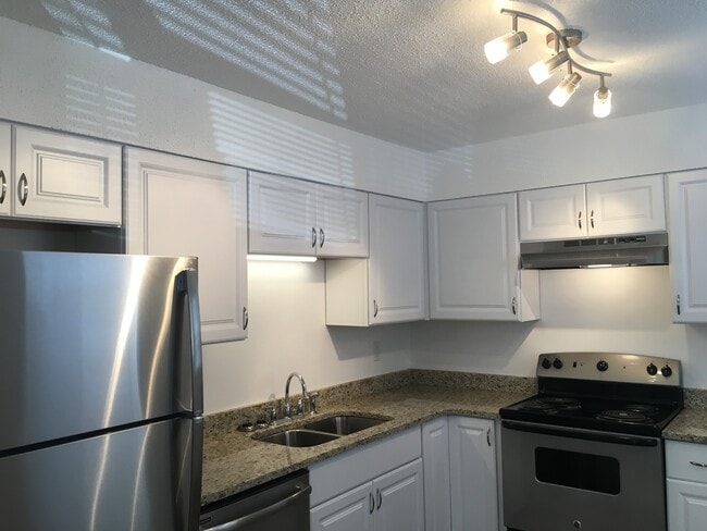 1417 29th St in Niceville, FL - Foto de edificio - Building Photo