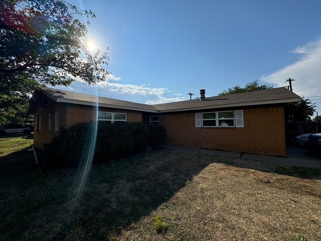 property at 5412 39th Dr