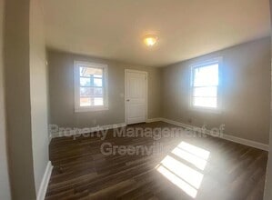 1612 W Blue Ridge Dr in Greenville, SC - Building Photo - Building Photo