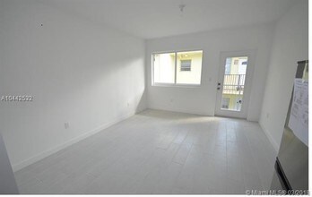 740 Meridian Ave-Unit -22 in Miami Beach, FL - Building Photo - Building Photo