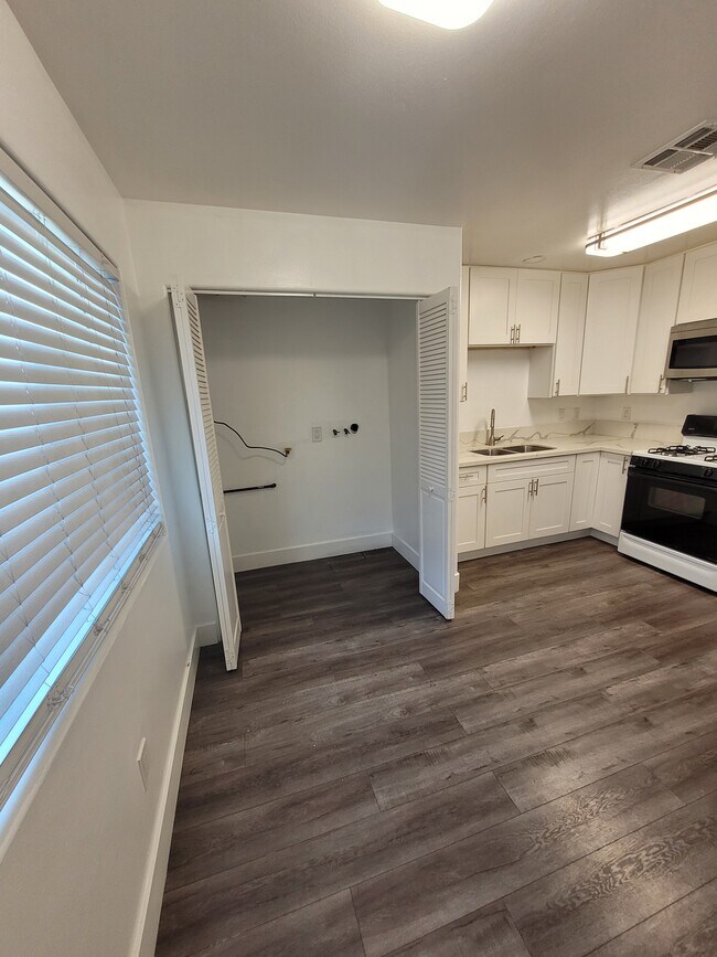 25207 Frampton Ave, Unit 3 in Harbor City, CA - Building Photo - Building Photo