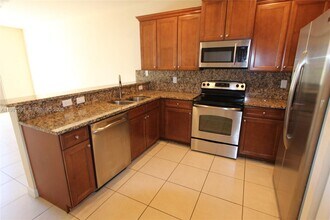 8899 NW 98th Ave in Doral, FL - Building Photo - Building Photo