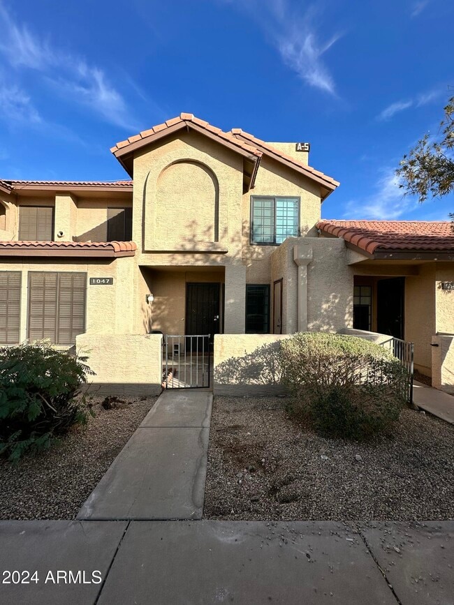 property at 8625 E Belleview Pl