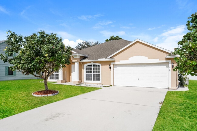 property at 549 SE Crosspoint Dr