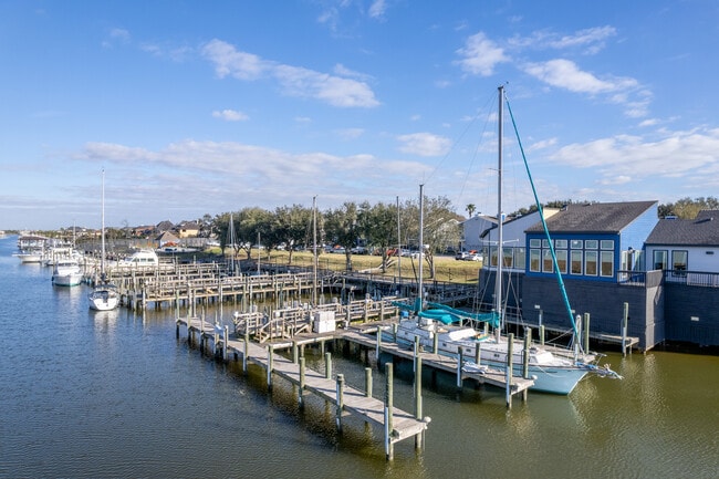 CP Waterfront in League City, TX - Foto de edificio - Building Photo