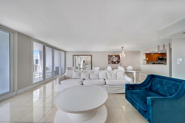 1717 N Bayshore Dr, Unit SI FL39-ID1055606P in Miami, FL - Building Photo - Building Photo