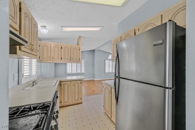 property at 4325 N Amethyst Ave