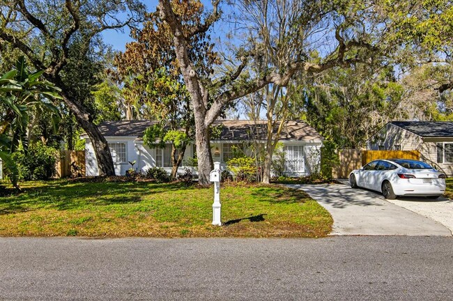 property at 815 W Lowry Ln