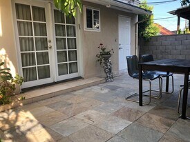 200 S Palm Dr in Beverly Hills, CA - Building Photo