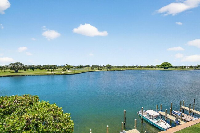 9250 W Bay Harbor Dr in Bay Harbor Islands, FL - Building Photo - Building Photo