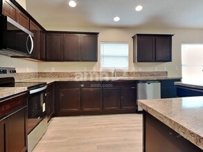 563 Worcester Ct in Jacksonville, FL - Building Photo - Building Photo