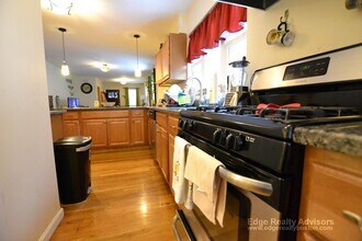 222 Arlington St, Unit 1 in Watertown, MA - Foto de edificio - Building Photo