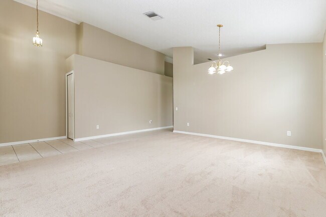 10461 Hallmark Blvd in Riverview, FL - Building Photo - Building Photo