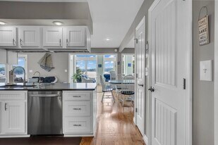 325 Highland Dr in Jackson, MI - Building Photo