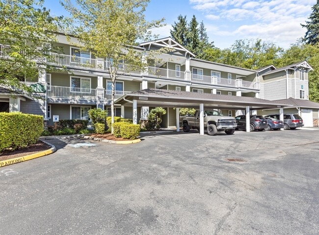 12712 Admiralty Way, Unit B104 in Everett, WA - Building Photo - Building Photo