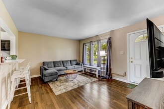 219 Monterey Dr in Bolingbrook, IL - Building Photo - Building Photo