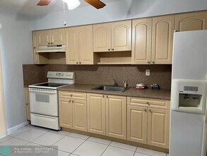 6022 Funston St in Hollywood, FL - Foto de edificio - Building Photo