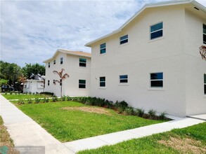 2326 Taft St-Unit -3 in Hollywood, FL - Building Photo - Building Photo