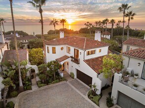 84 Sidney Bay Dr in Newport Beach, CA - Foto de edificio - Building Photo