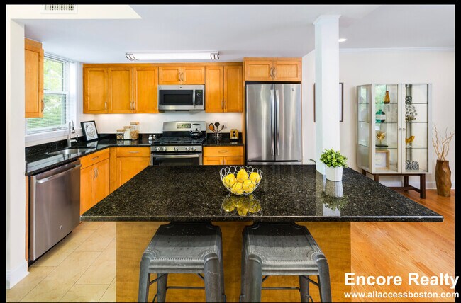 285 Beverly Rd, Unit #2 in Chestnut Hill, MA - Building Photo - Building Photo