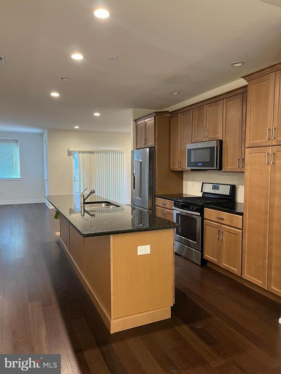 property at 805 Lakeview Ct