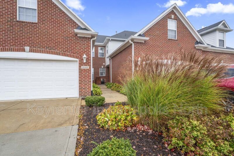 16355 Meadowlands Ln in Westfield, IN - Building Photo
