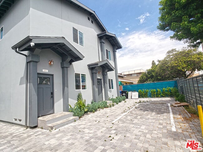 property at 413 N Harvard Blvd