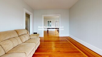 27 A Craigie St, Unit 3 in Somerville, MA - Building Photo