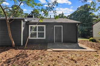 176 Timber Creek Ln SW in Marietta, GA - Foto de edificio - Building Photo