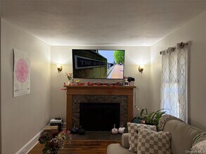 45 Central Pkwy in Huntington, NY - Building Photo - Building Photo