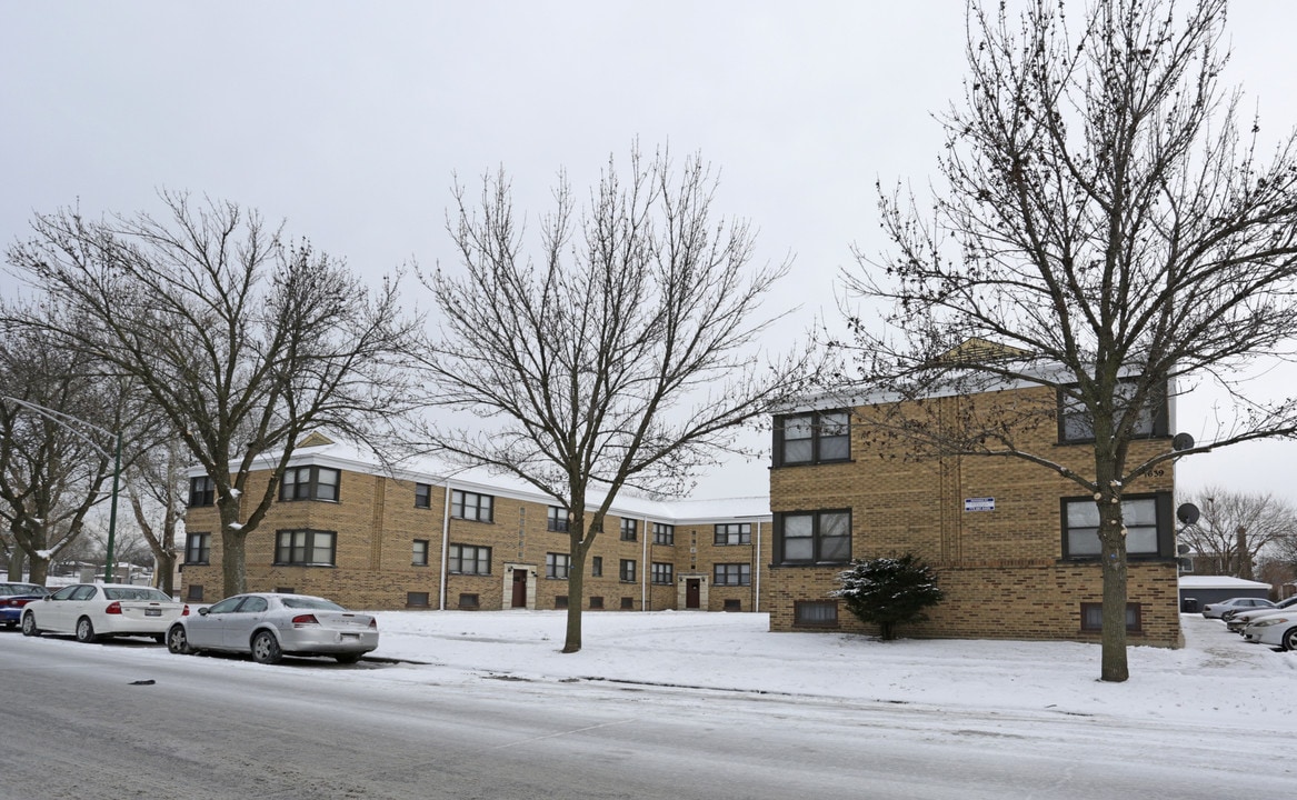 1639-53 E 74th St in Chicago, IL - Building Photo