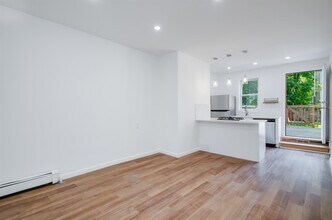 251 Halladay St in Jersey City, NJ - Building Photo - Building Photo