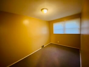 2260 Stieber Ave in Westland, MI - Building Photo - Building Photo