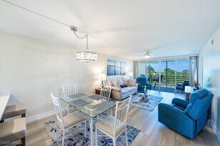 15161 Cedarwood Ln in Naples, FL - Building Photo