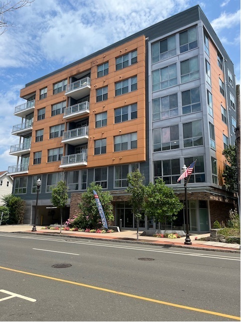 Bedford Hall Apartments in Downtown Stamford in Stamford, CT - Foto de edificio