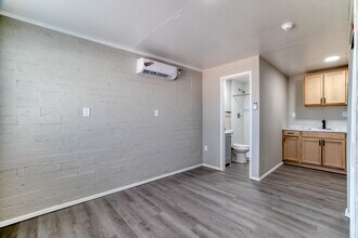 1005 N Center Ave, Unit Studio in Casa Grande, AZ - Foto de edificio - Building Photo