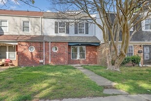 620 Red Horse Ln in Virginia Beach, VA - Building Photo