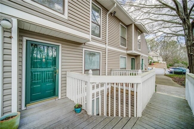 property at 903 Wynnes Ridge Cir SE