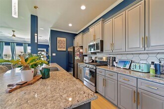 13125 Sapphire Lake Ln in La Marque, TX - Building Photo - Building Photo