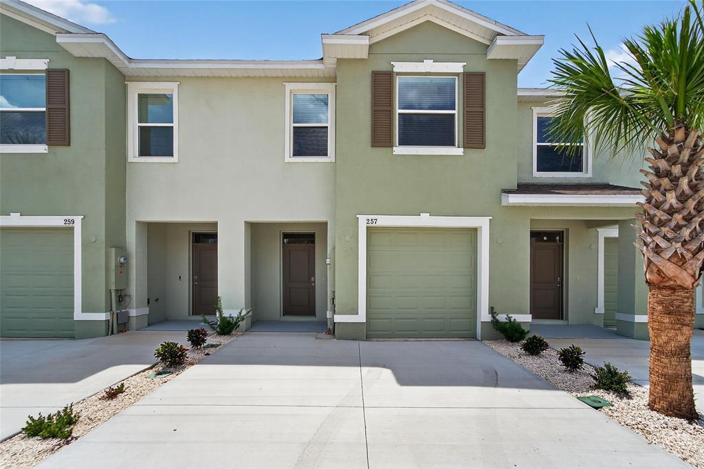 257 Royal Spoonbill Drive in Ruskin, FL - Building Photo
