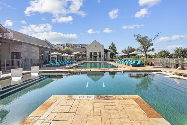 The Michael At Presidio in Austin, TX - Foto de edificio - Building Photo