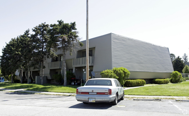 Hidden Cedars in Maumee, OH - Building Photo - Building Photo