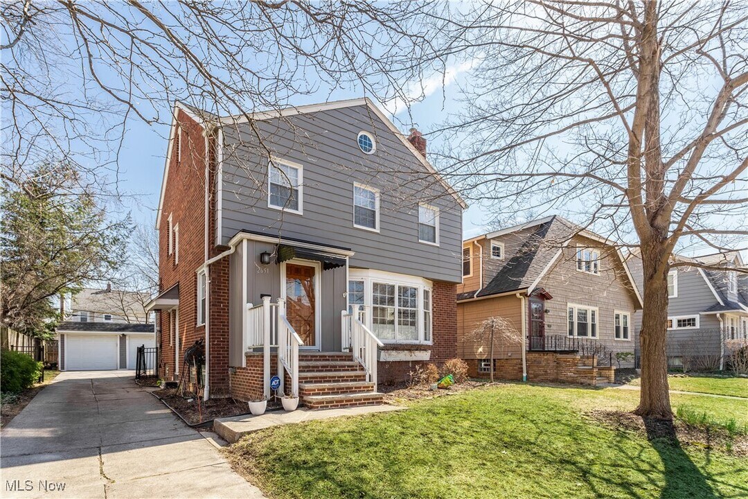 2651 Shaker Rd in Cleveland Heights, OH - Building Photo