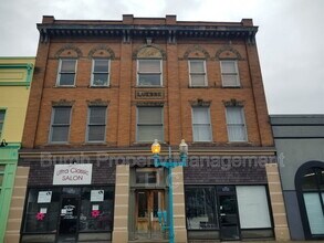 35 W Main St in Carnegie, PA - Building Photo - Building Photo